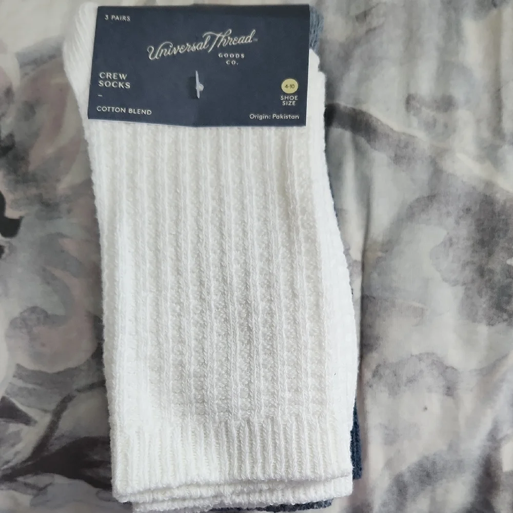 Universal Thread 6 Pairs Of Women's Ribbed Crew Socks - Blue and White - Picture 5 of 5